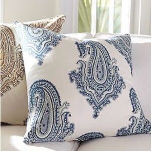Set of 2 Pottery Barn Gabi Paisley Pillow Shams Blue Off White NEW